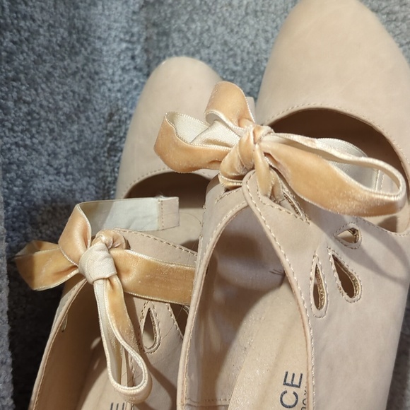 Tan Suede Shoes with 4" Heels, DOLCE by mojo moxy, Size 9.5 - Picture 9 of 13